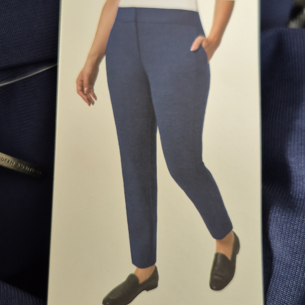 Size 16: 💙Modern Ambition high-rise slim pants